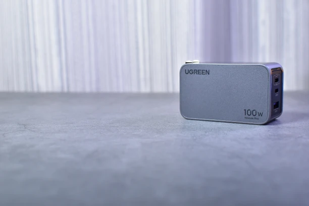 【UGREEN Nexode Pro 100W】コンパクトでメタリックな見た目がかっこいい100W充電器をレビュー