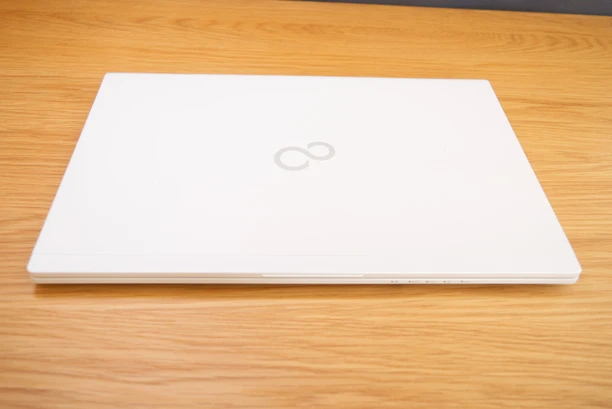 【大学生向け】ノートPCの持ち運びに必須・便利な周辺機器を紹介