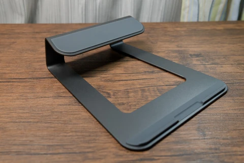 【LOEノートパソコンスタンド】自宅でのノートパソコン作業におすすめな安定性重視のスタンドをレビュー