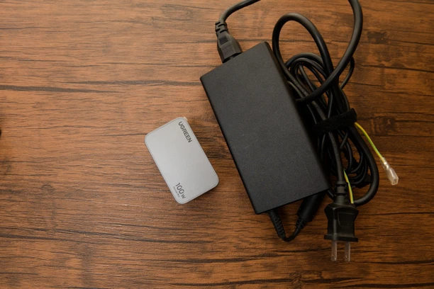 重い純正充電器から卒業！ノートPCにはUSB充電器がおすすめ