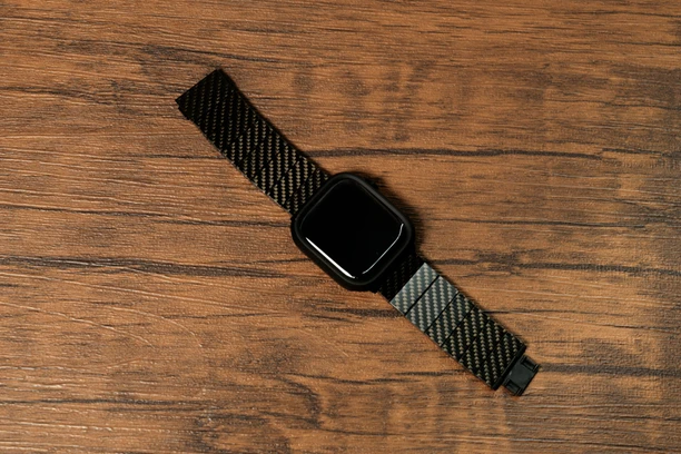 Apple Watch Series 12とPitakaカーボンファイバーバンド（アイキャッチ）