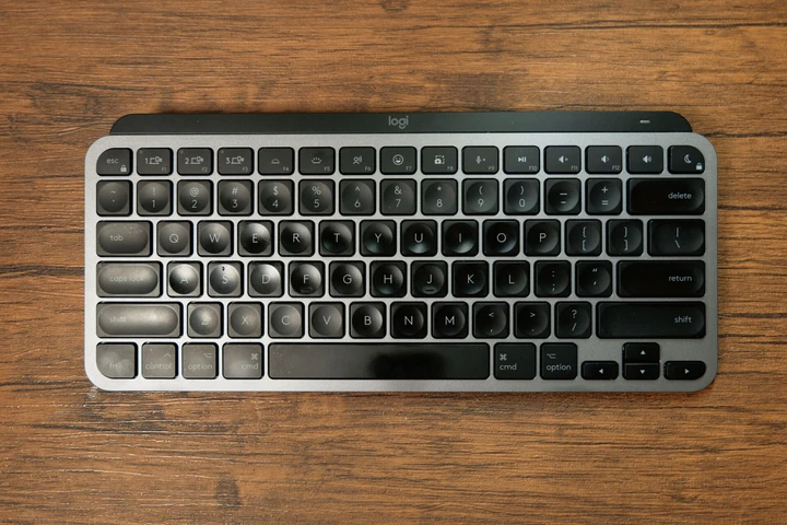 【MX Keys Mini for Mac】パームレスト不要の薄型キーボードをレビュー