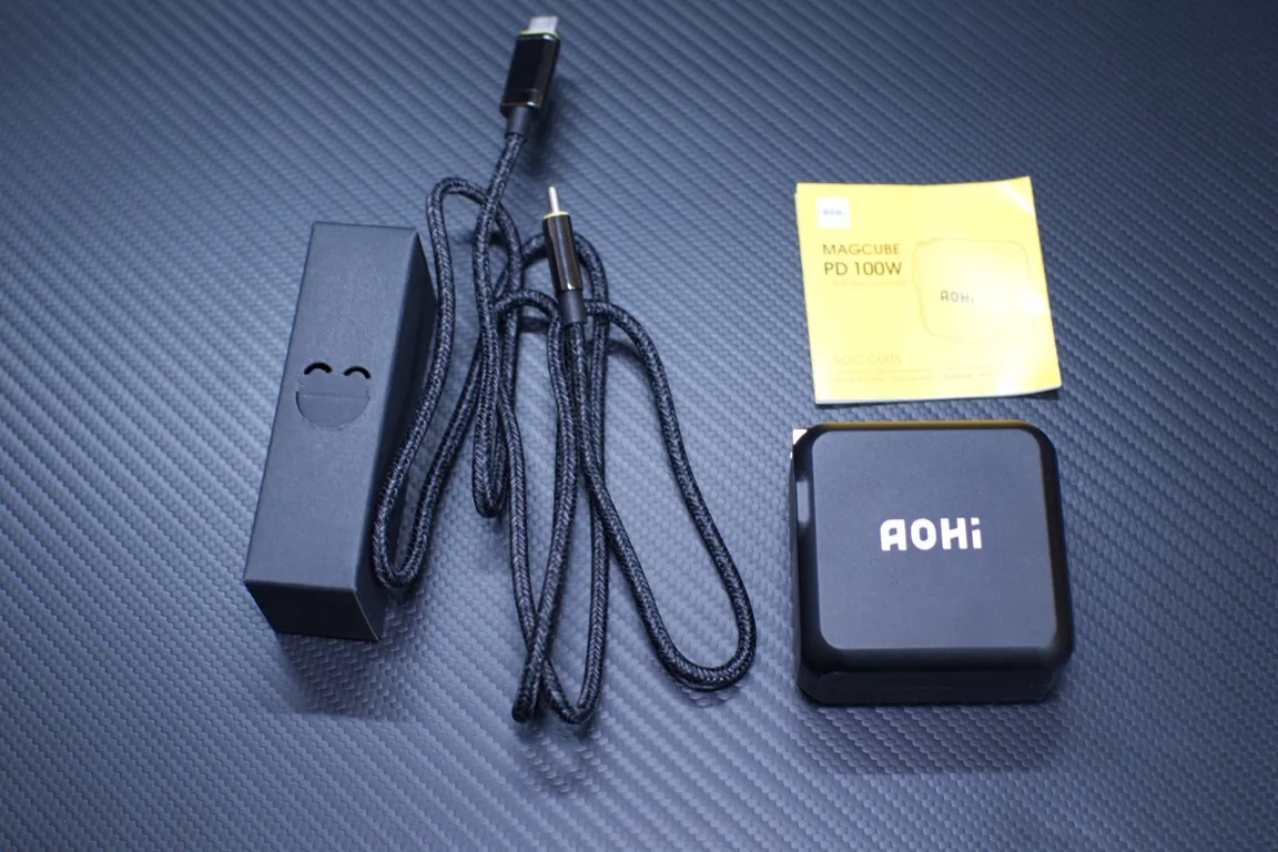 【AOHI MAGCUBE PD 100W】PCとiPad Proを同時に充電できる2ポート充電器をレビュー