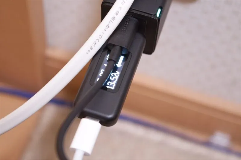 Baseus CCGAN65S2 iPhoneを充電している方(2つ目のType-C)