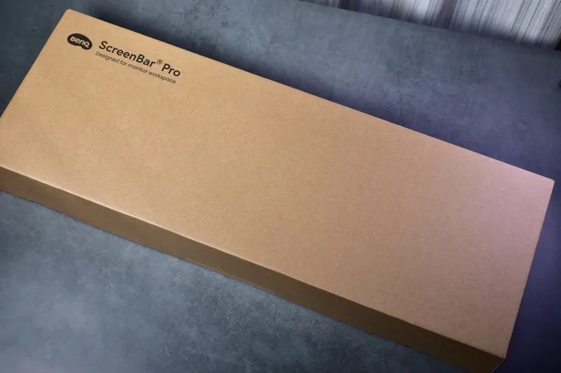 BenQ ScreenBar Proの化粧箱パッケージ正面