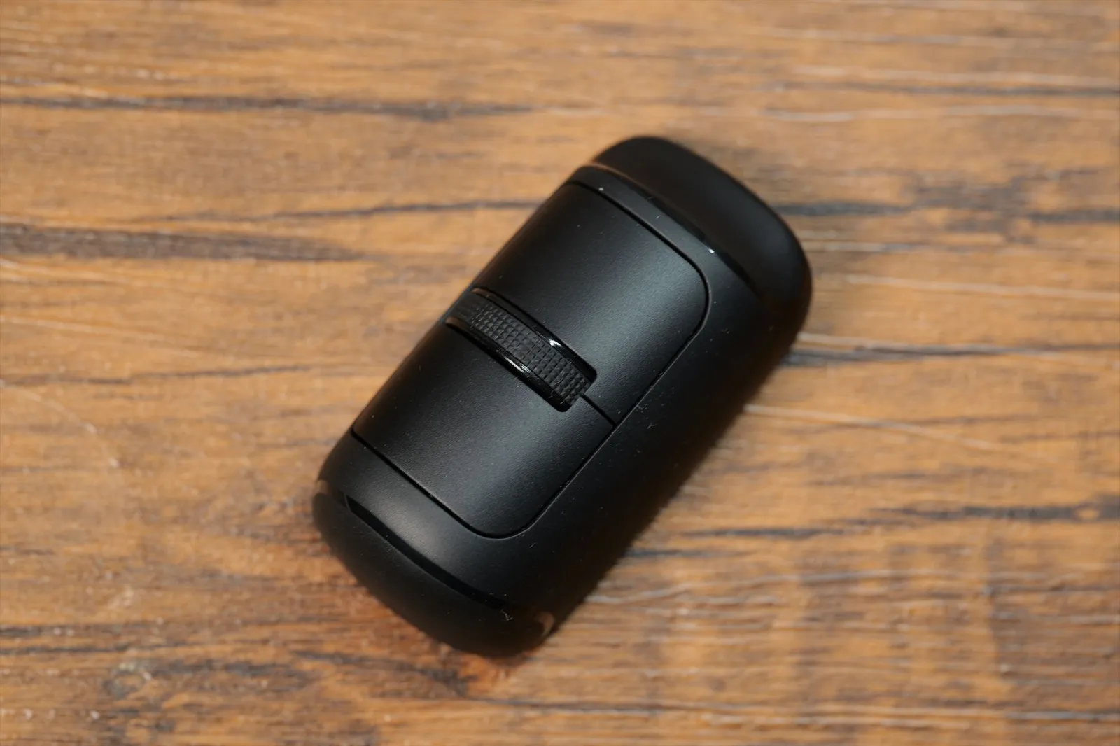 Finger Barrel Mouse i2を斜めから見た様子(別角度)