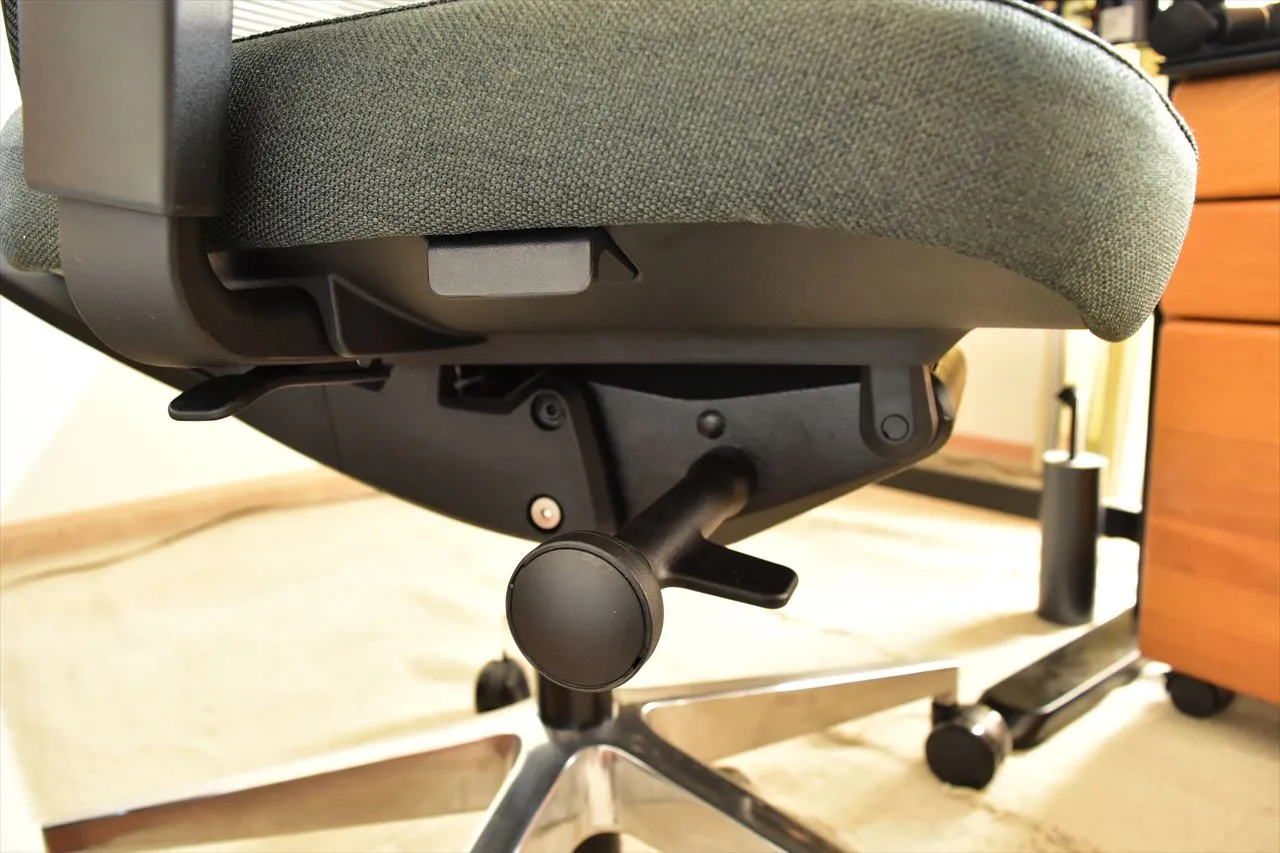 FlexiSpot C2のヘッドレスト部分アップ(別角度)