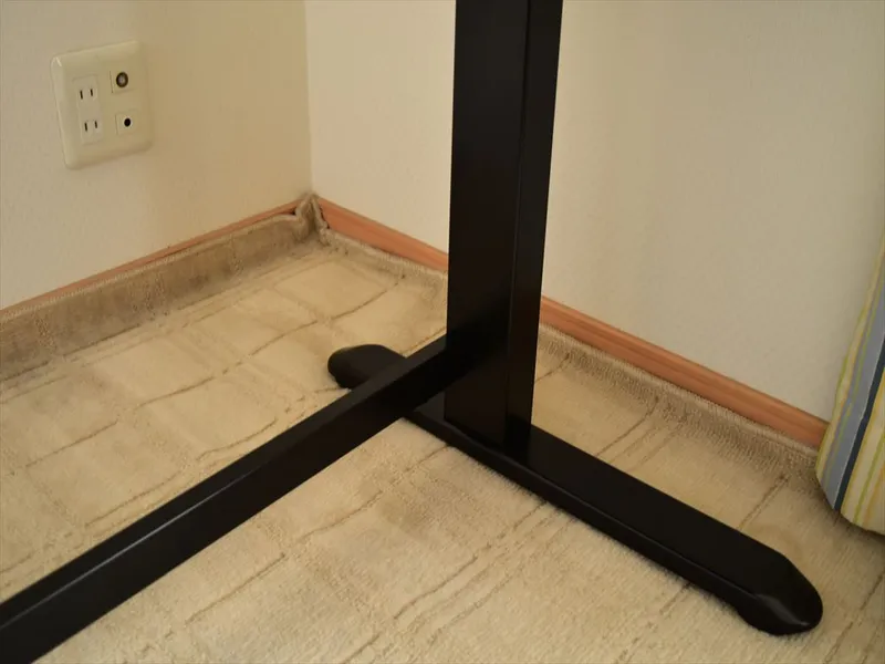 FLEXISPOT EB8Zの脚の接地部分を横から
