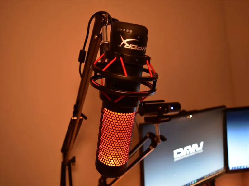 HyperX QuadCast スタンドアロンマイク