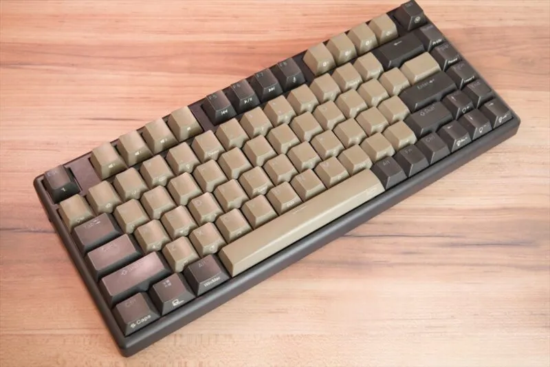 Niz Plum Micro82を単体で置いた様子