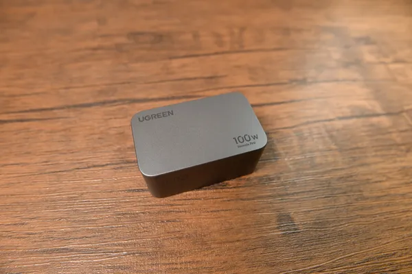 UGREEN Nexode Pro 100Wの本体外観