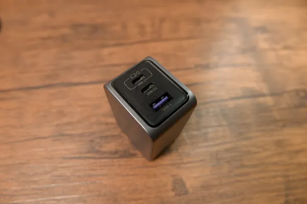 UGREEN Nexode Pro 100WのUSB-C・USB-Aポート部分