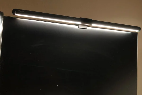 BenQの約2分の1という安さで性能十分のQuntisモニターライト!【PHX003-L5Wレビュー】