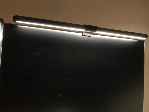 BenQの約2分の1という安さで性能十分のQuntisモニターライト！【PHX003-L5Wレビュー】