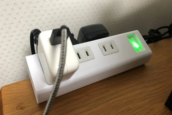 【便利タップ TAP-B53W】クランプ式で机に固定できるサンワサプライの電源タップをレビュー