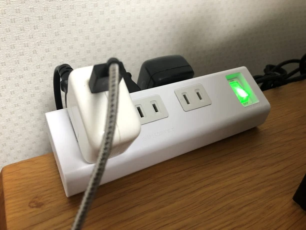 【便利タップ TAP-B53W】クランプ式で机に固定できるサンワサプライの電源タップをレビュー