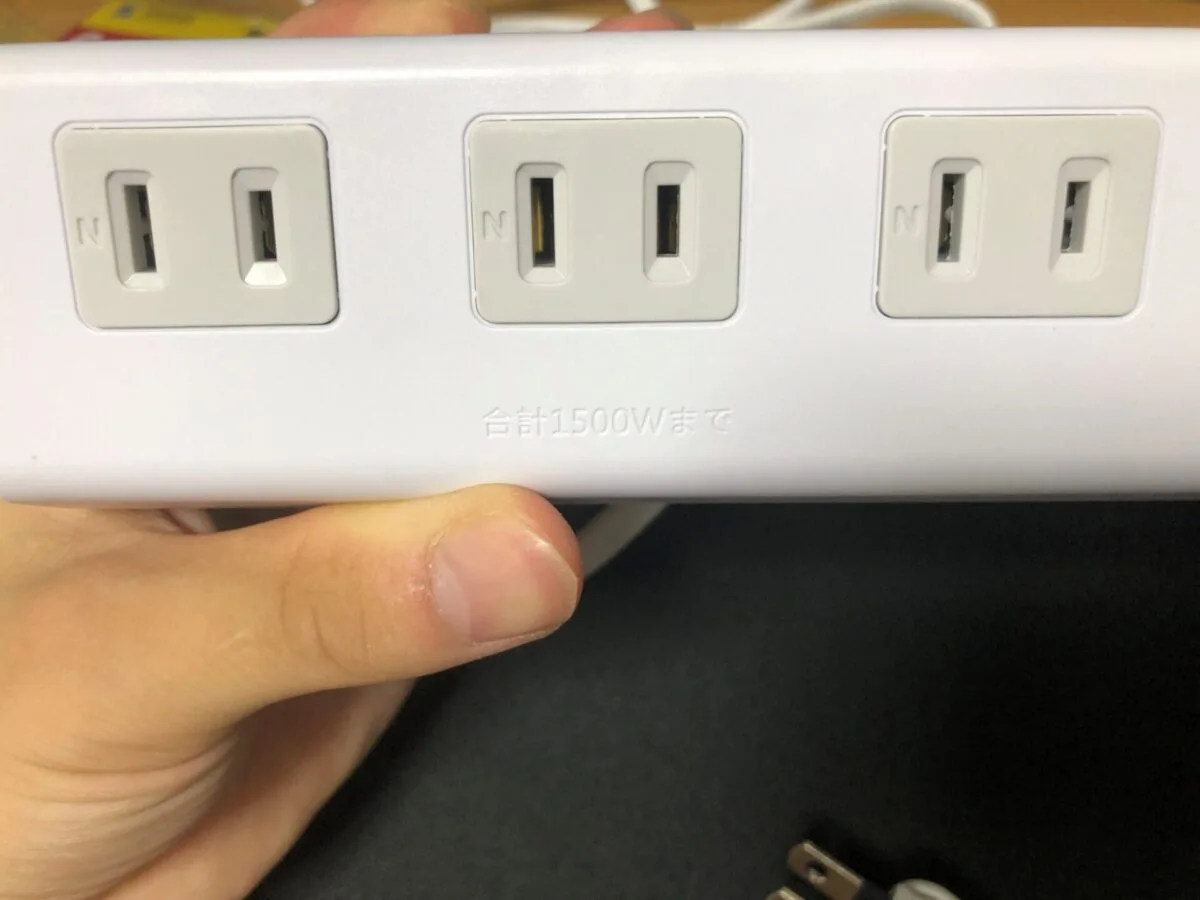 【便利タップ TAP-B53W】クランプ式で机に固定できるサンワサプライの電源タップをレビュー