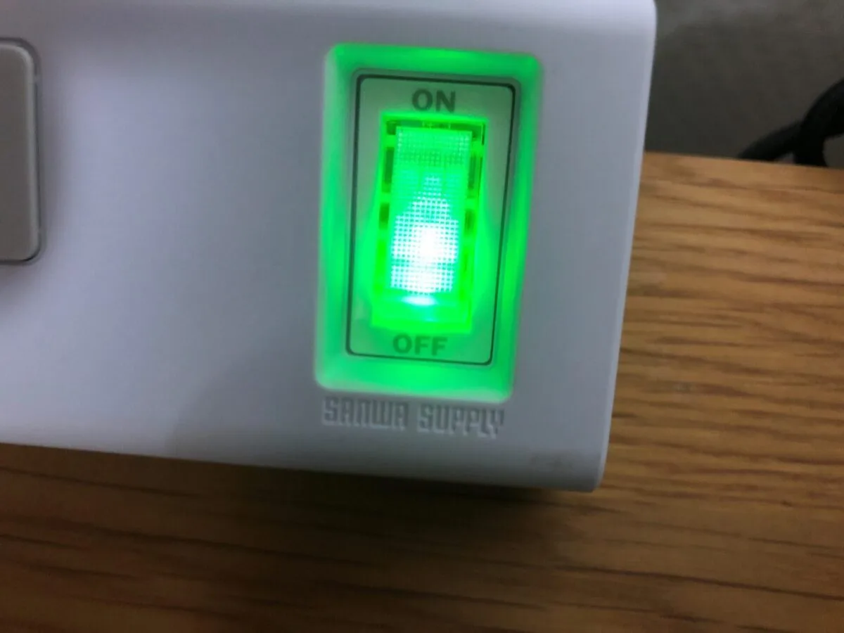 【便利タップ TAP-B53W】クランプ式で机に固定できるサンワサプライの電源タップをレビュー