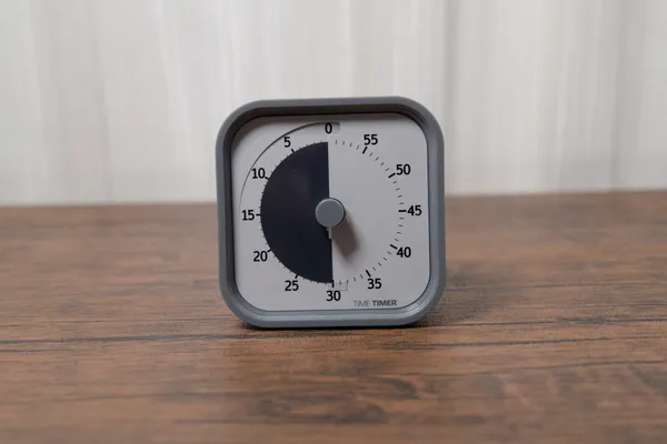 Time Timerの文字盤を接写し、残り時間を30分に設定した状態