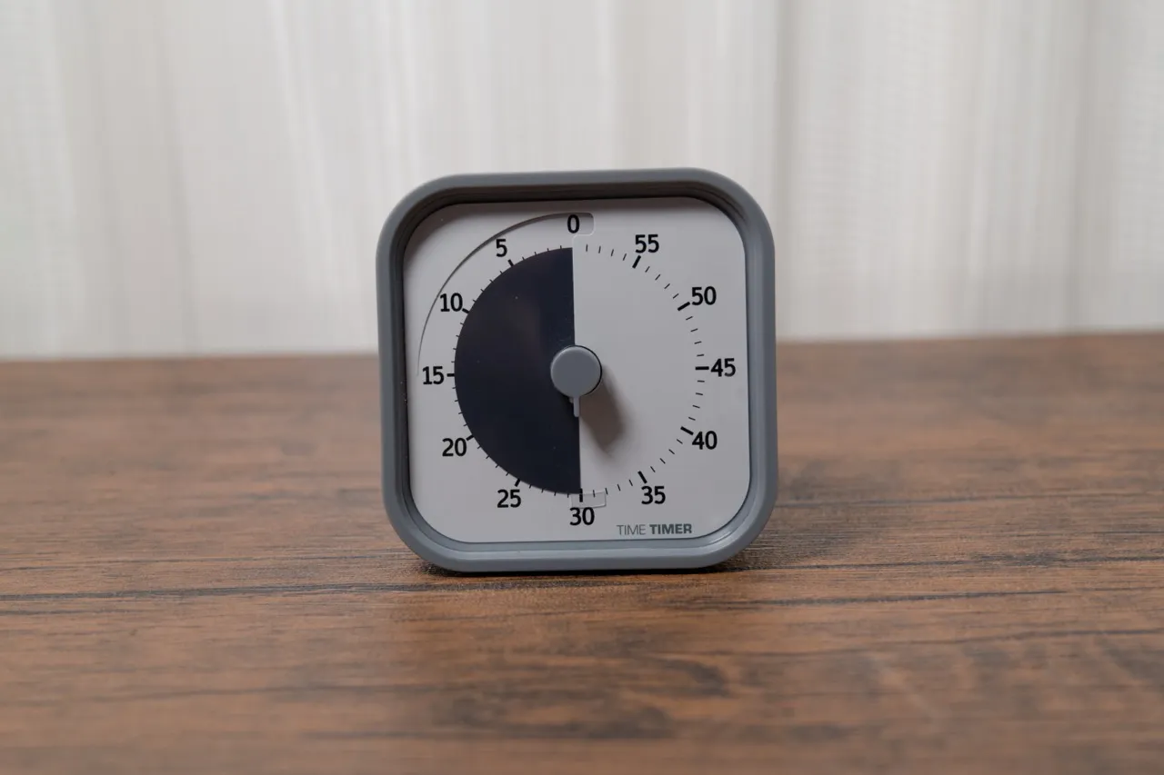 Time Timerの文字盤を接写し、残り時間を30分に設定した状態