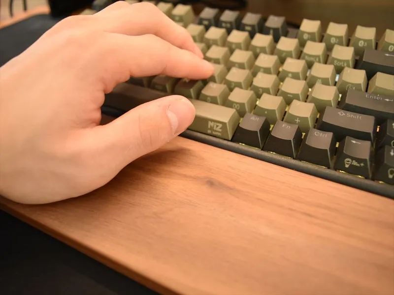 木製パームレスト タイピング
