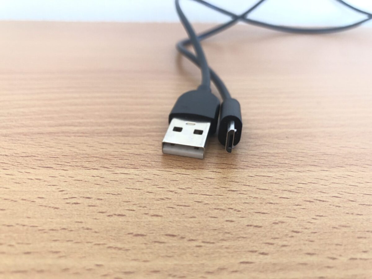 iClever 三つ折りキーボード USB端子