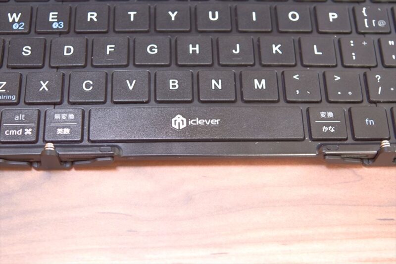 iClever 三つ折りキーボード 外観