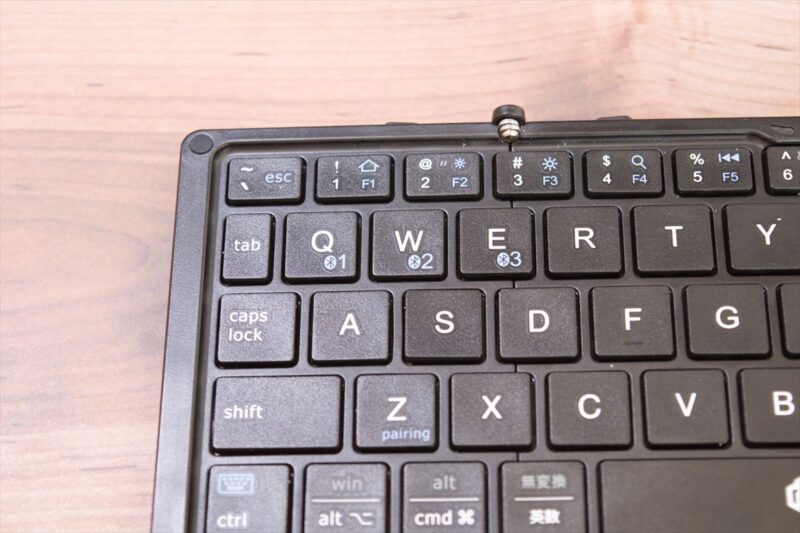 iClever 三つ折りキーボードはマルチペアリングの切り替えが簡単