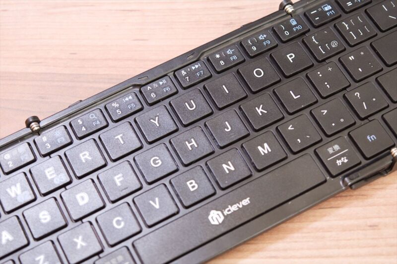 iClever 三つ折りキーボードはOSのモードを自動で切り替えてくれる